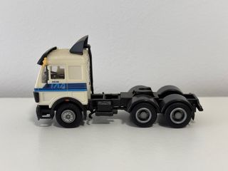 Camión Mercedes Benz escala 1/87