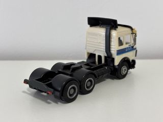 Camión Mercedes Benz escala 1/87