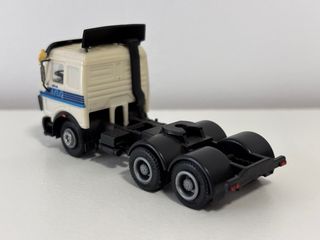 Camión Mercedes Benz escala 1/87