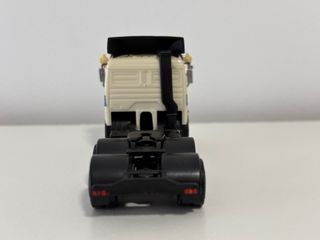 Camión Mercedes Benz escala 1/87