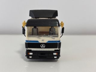 Camión Mercedes Benz escala 1/87