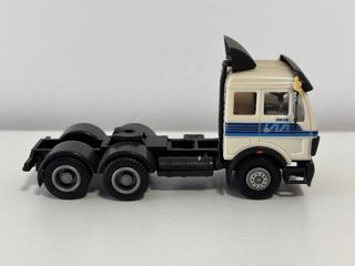 Camión Mercedes Benz escala 1/87