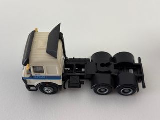 Camión Mercedes Benz escala 1/87