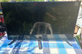 TD Systems smart TV 4K con rayas verticales