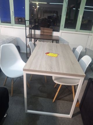 Mesa y 4 Sillas