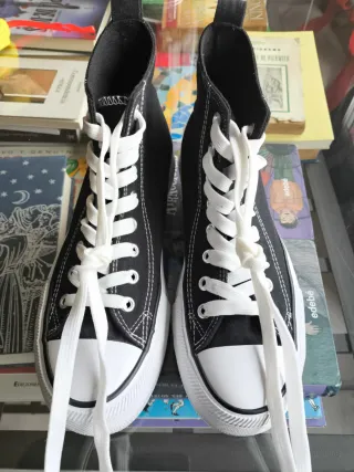 Bambas altas mujer.Tipo Converse .Solo una puesta.