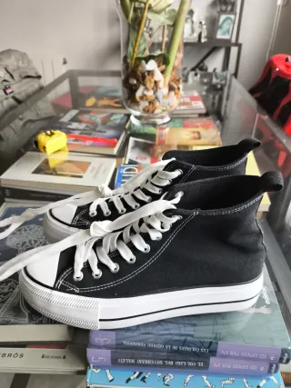 Bambas altas mujer.Tipo Converse .Solo una puesta.