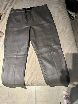 2 pantalones talla 42-44 2 vestidos talla 42  Fald