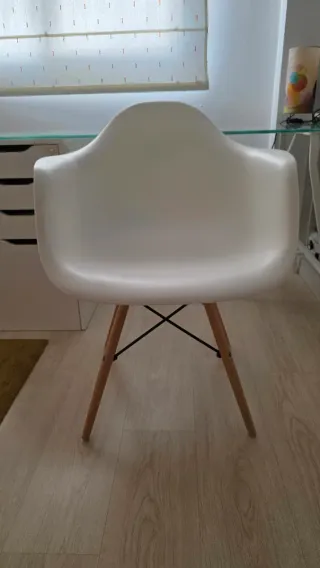 Silla de diseño blanca