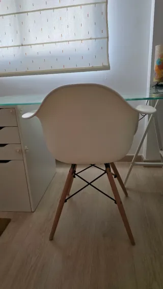 Silla de diseño blanca