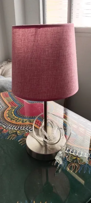 Lámpara de mesita de noche rosa