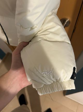 Chaqueta The North Face 700 Blanca y Negra