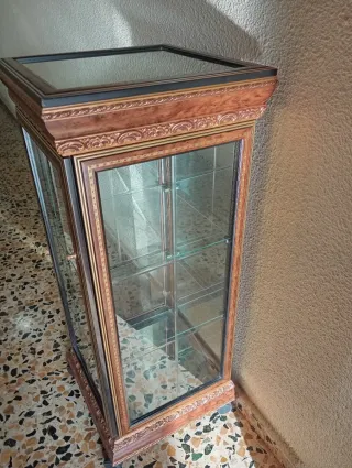 Vitrina de cristal con espejo para salón