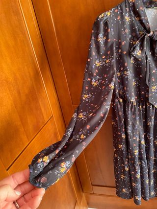 Vestido estampado floral con lazada