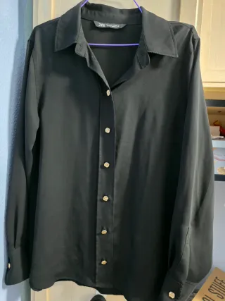 Camisa Zara Negra Botones Dorados Talla S