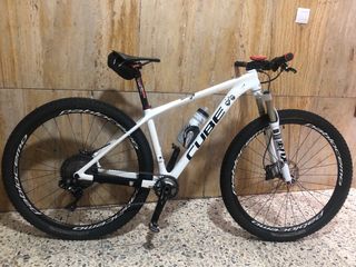 Cube 29” carbono Xt di2