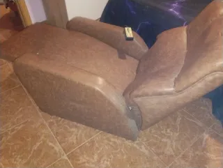 Divano relax massaggio in pelle marrone