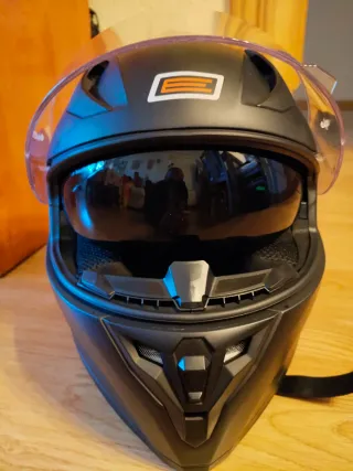 Cascos de moto negro