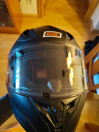 Cascos de moto negro