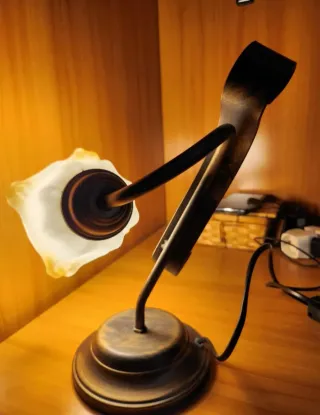 Lampada da tavolo design floreale