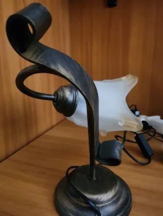 Lampada da tavolo design floreale