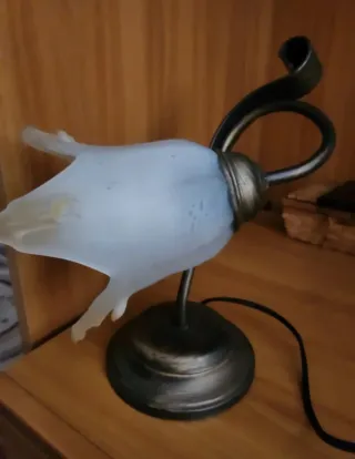 Lampada da tavolo design floreale