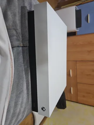 Xbox One X Bianca
