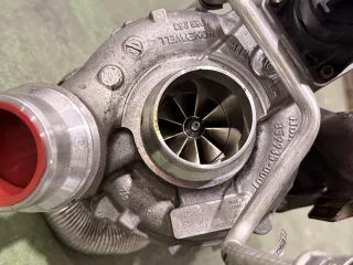 Turbo para BMW 520i G30 B48B20B 8631904