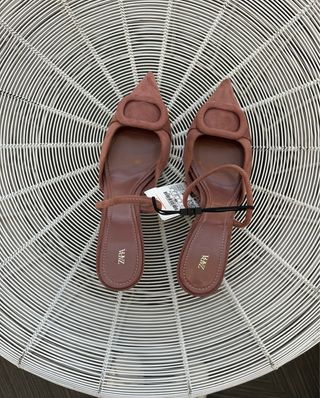 Zapatos Zara tacones. Tacón Hebilla