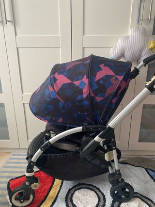 Bugaboo Bee, con 3 capotas y 2 sacos