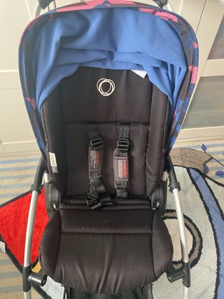 Bugaboo Bee, con 3 capotas y 2 sacos
