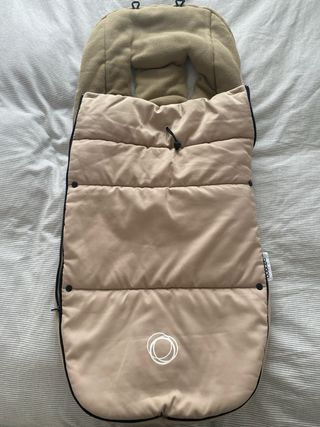 Bugaboo Bee, con 3 capotas y 2 sacos