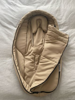 Bugaboo Bee, con 3 capotas y 2 sacos