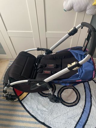 Bugaboo Bee, con 3 capotas y 2 sacos