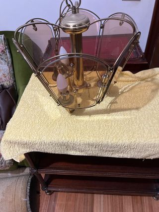 Lámpara colgante dorada y rosa