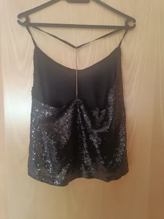 2 Top lentejuelas y falda