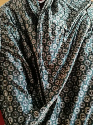 Batín de caballero estampado