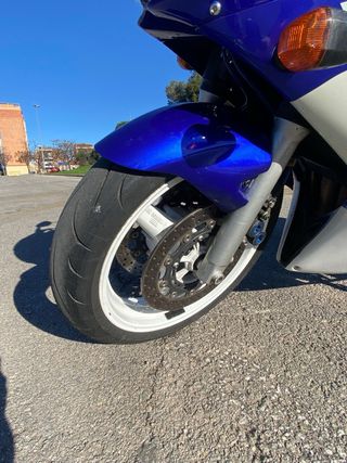 Yamaha R6 Carburación Azul