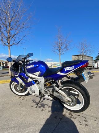 Yamaha R6 Carburación Azul