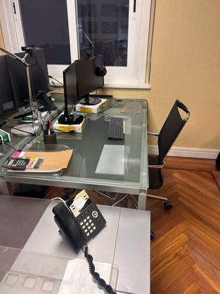 Scrivano in vetro e acciaio con 8 tavoli