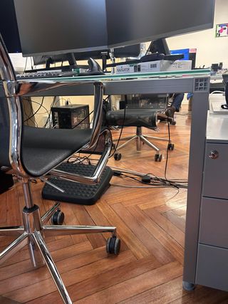 Scrivano in vetro e acciaio con 8 tavoli