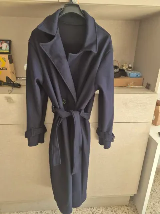 Abrigo tipo gabardina azul marino talla U