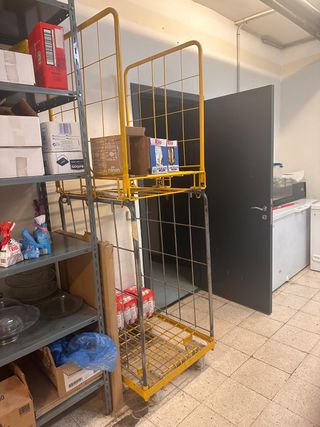 Carro  contenedor metálico (transporte y almacén)