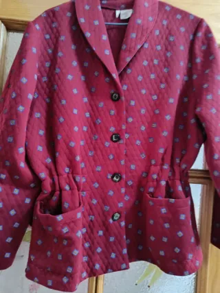 Bata corta de caballero acolchada rojo, granate