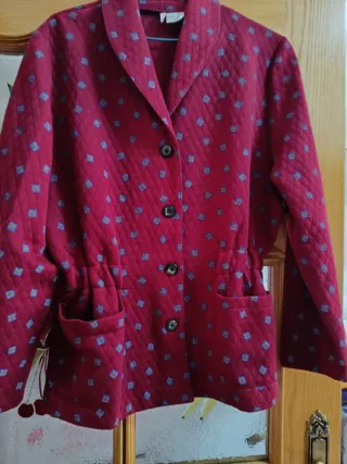 Bata corta de caballero acolchada rojo, granate