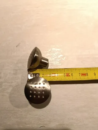 Maniglie in metallo argentato per mobili