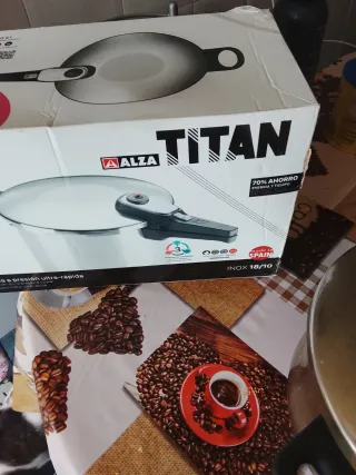 Olla a presión metálica con asa