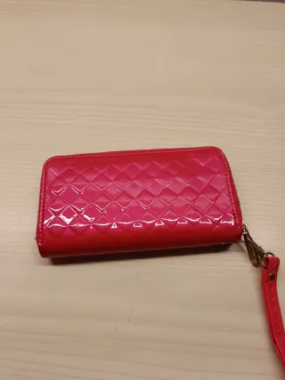 Portafoglio fucsia con zip e laccetto