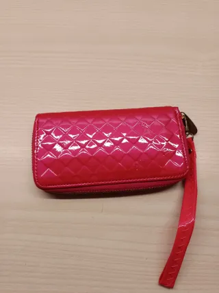 Portafoglio fucsia con zip e laccetto