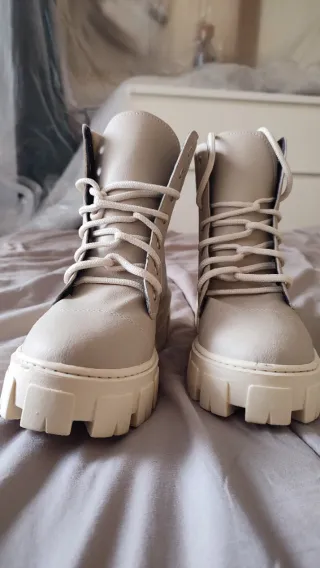 Botas Beige/Blanco con Plataforma
